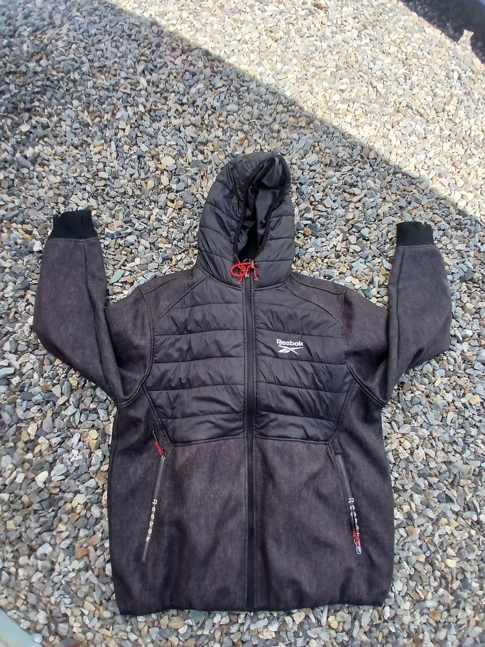 Reebok Men’s Black Quilted Hooded Puffer Jacket with Red Accents Sz XL